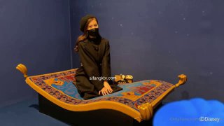 嬌小身材18小蘿莉！小小年紀很會玩！奇怪假屌嘴裡塞，玻璃棒磨蹭嫩穴插入，淫水 - 伊莉影片區